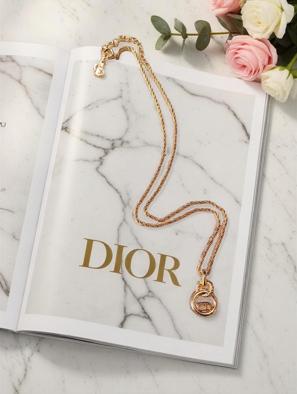 SOLD Christian Dior Vintage 80s Gold CD Logo Interlocking Circle Necklace ✨ - Picture 3 of 9